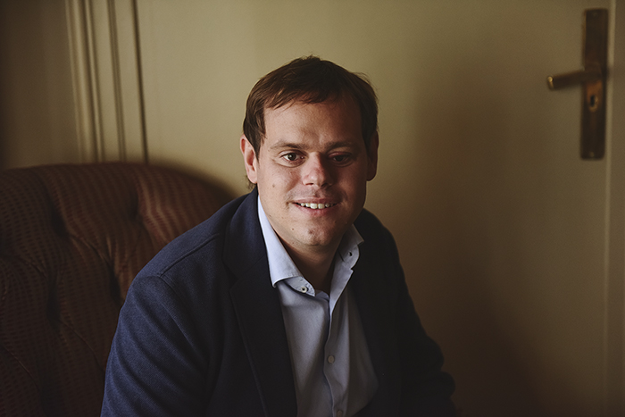 La ceguera no ha frenado a Ignasi para nada. Nació y se educó como uno más en una sociedad donde no ha tenido que integrarse.