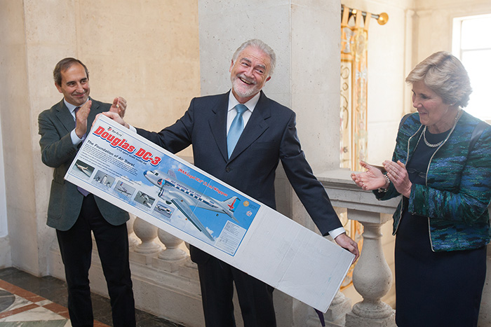 Regalo de jubilación. Aunque dio un giro a su trayectoria profesional al venir a la Universidad, Rafael no ha abandonado su afición a los aviones.