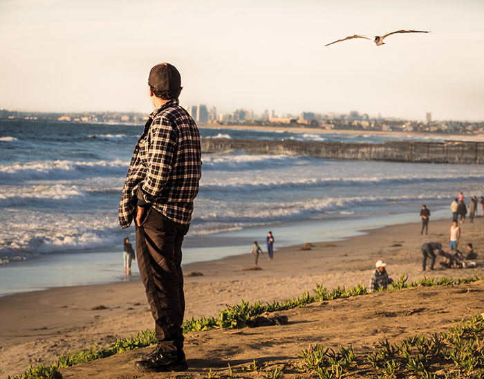 Cruzar el desierto de Sonora parece más fácil que burlar la valla, pero la zona se cobra la vida de los más desafortunados.