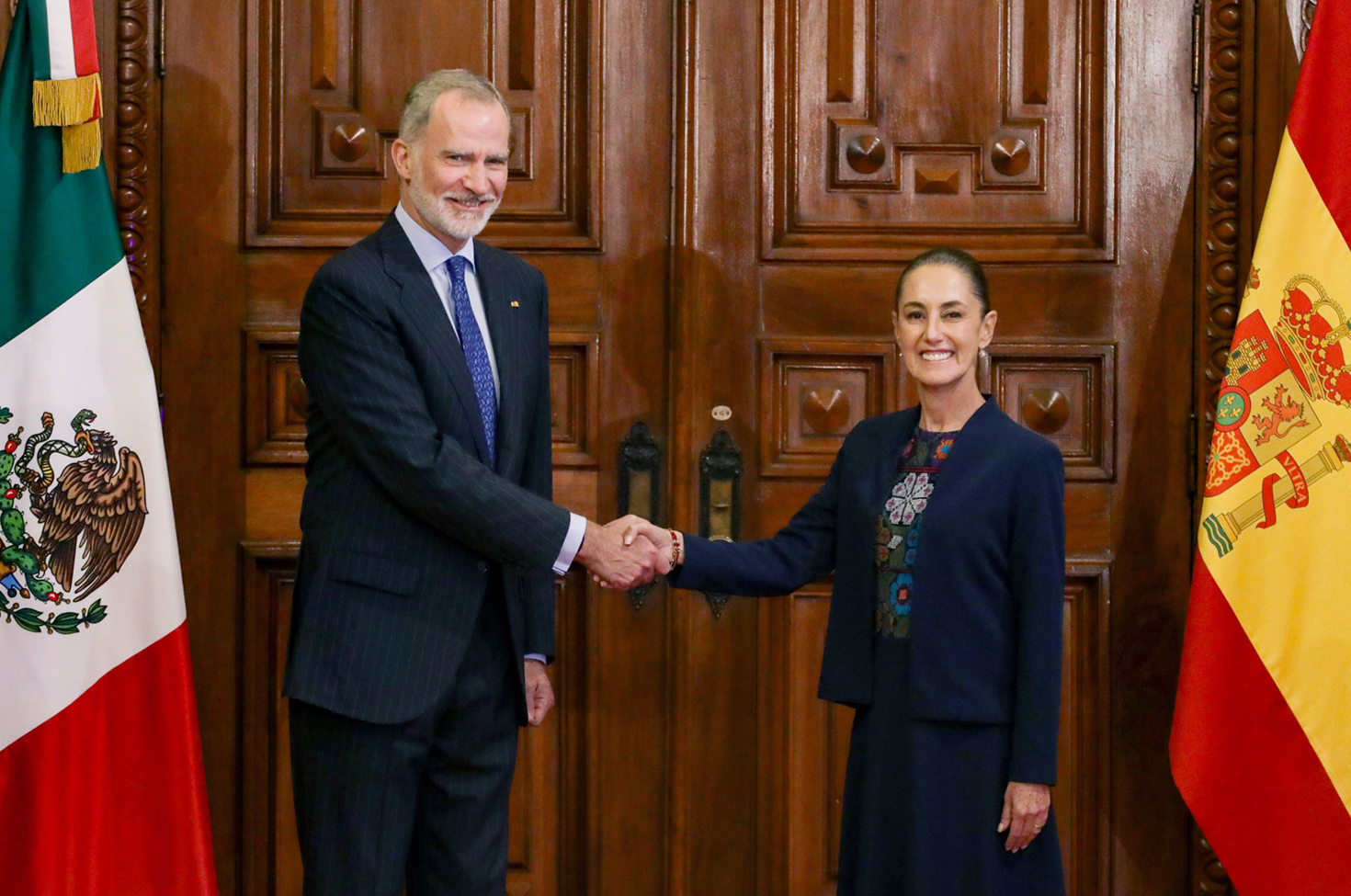 El rey de España, Felipe VI, con la presidenta de México, Claudia Sheinbaum, en México, en junio de 2026.
